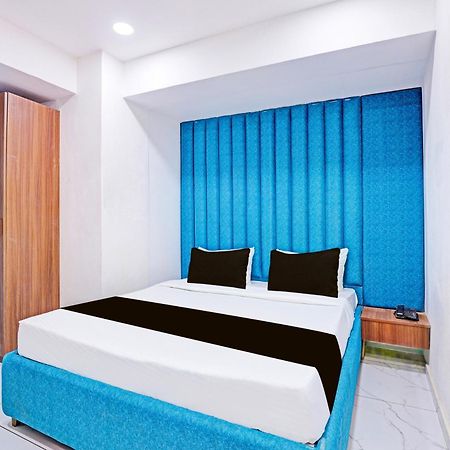 Super Hotel O Althan Formerly Hotel Niraant Surat Esterno foto