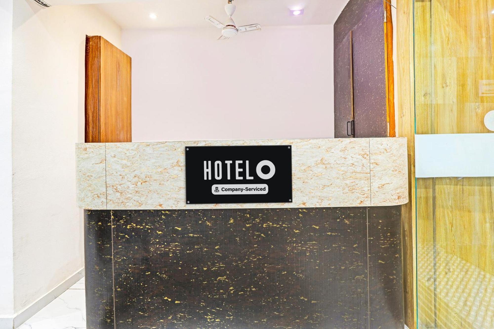 Super Hotel O Althan Formerly Hotel Niraant Surat Esterno foto