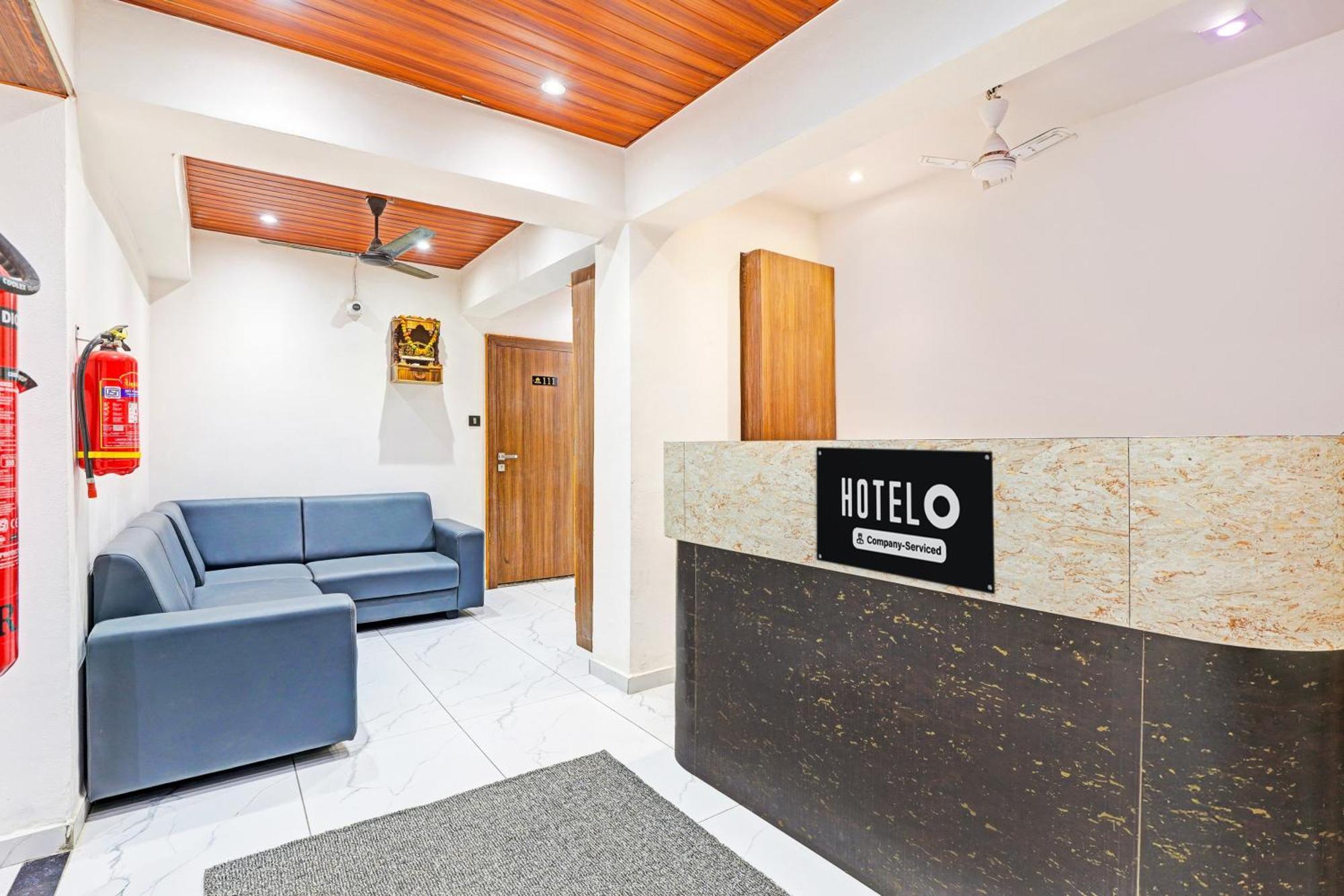 Super Hotel O Althan Formerly Hotel Niraant Surat Esterno foto