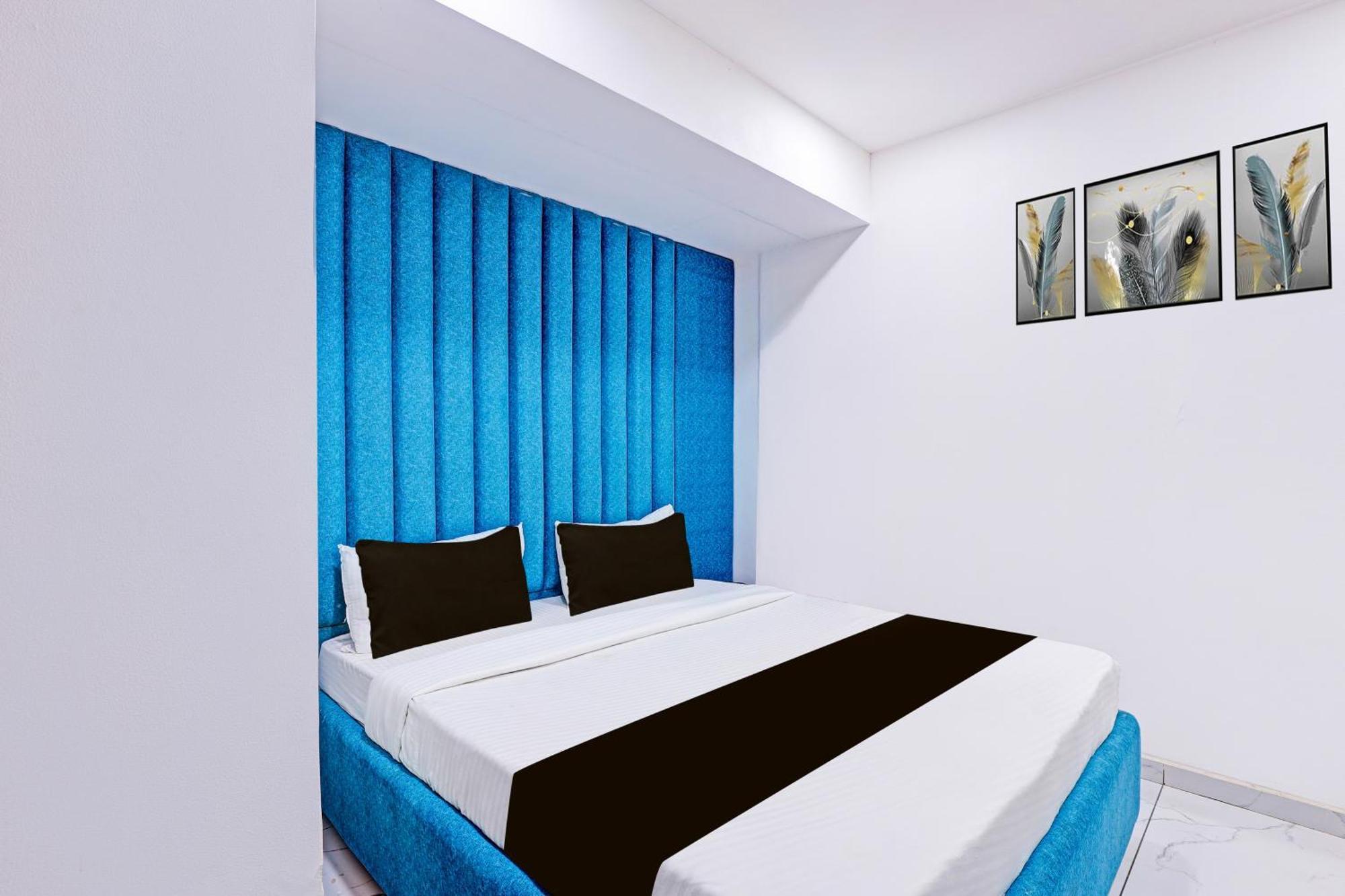 Super Hotel O Althan Formerly Hotel Niraant Surat Esterno foto