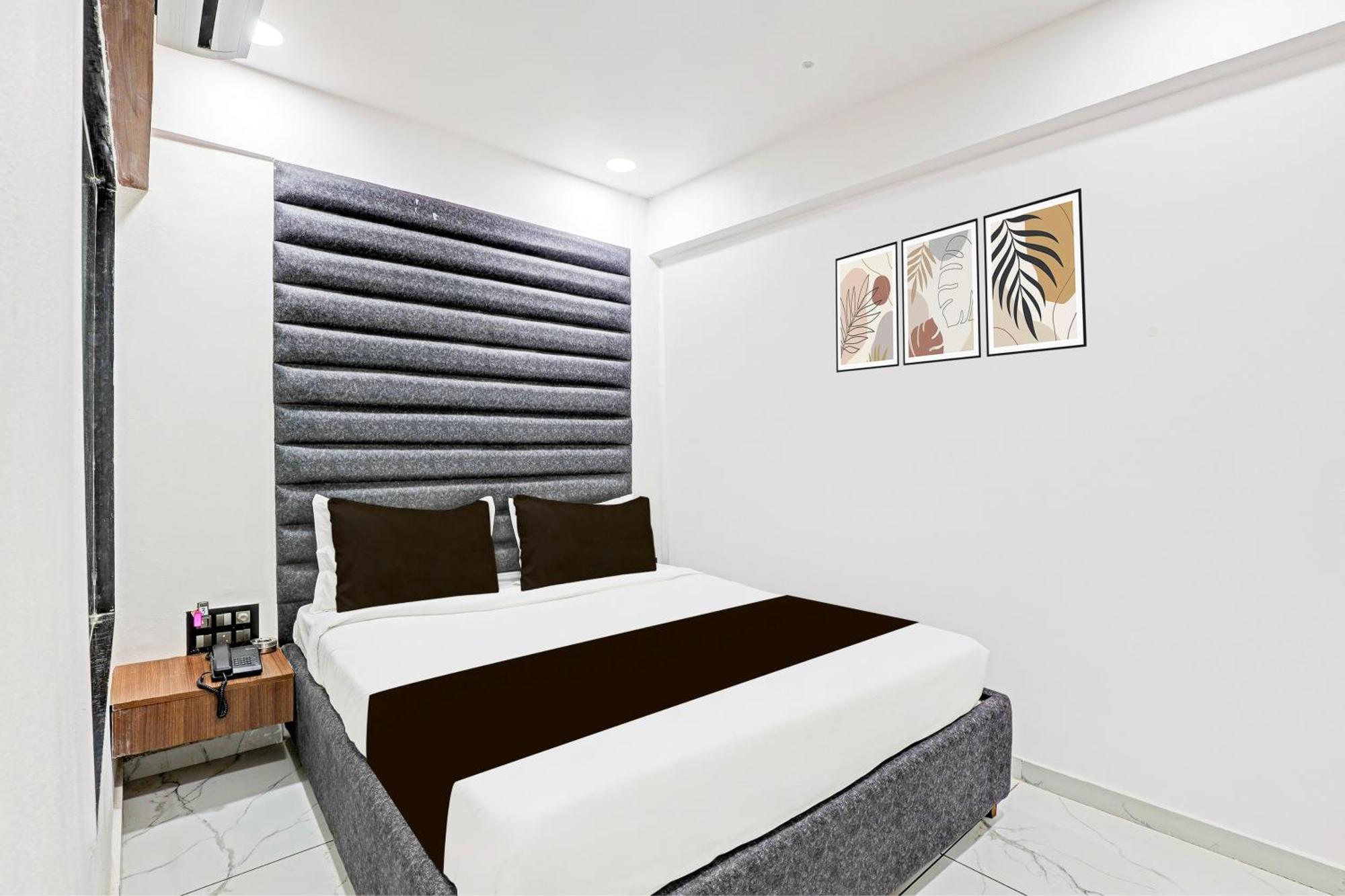 Super Hotel O Althan Formerly Hotel Niraant Surat Esterno foto