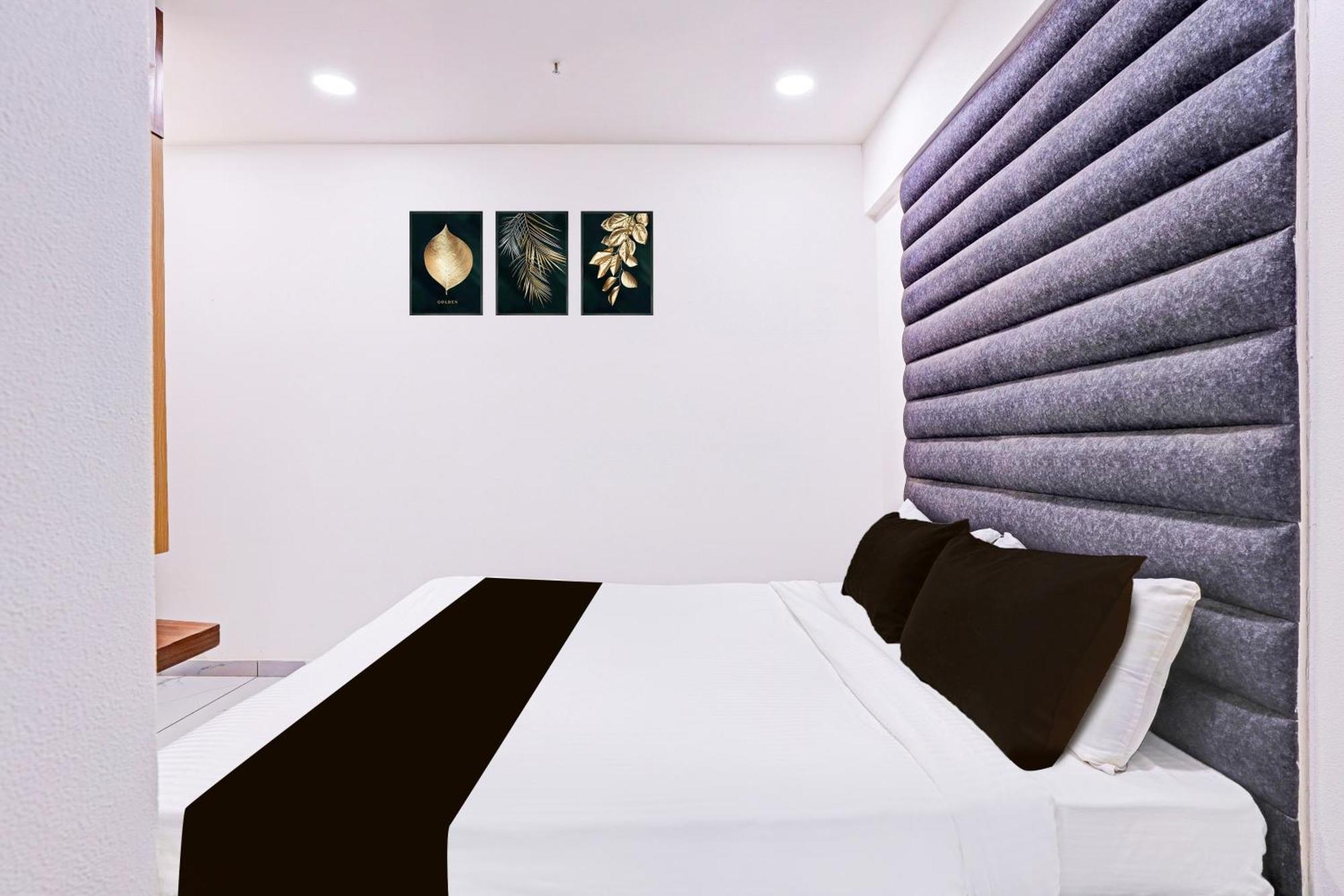 Super Hotel O Althan Formerly Hotel Niraant Surat Esterno foto