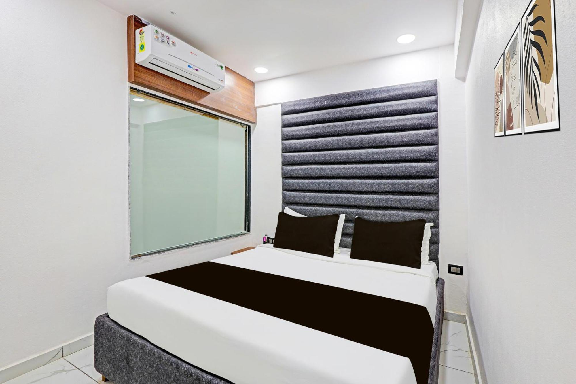 Super Hotel O Althan Formerly Hotel Niraant Surat Esterno foto