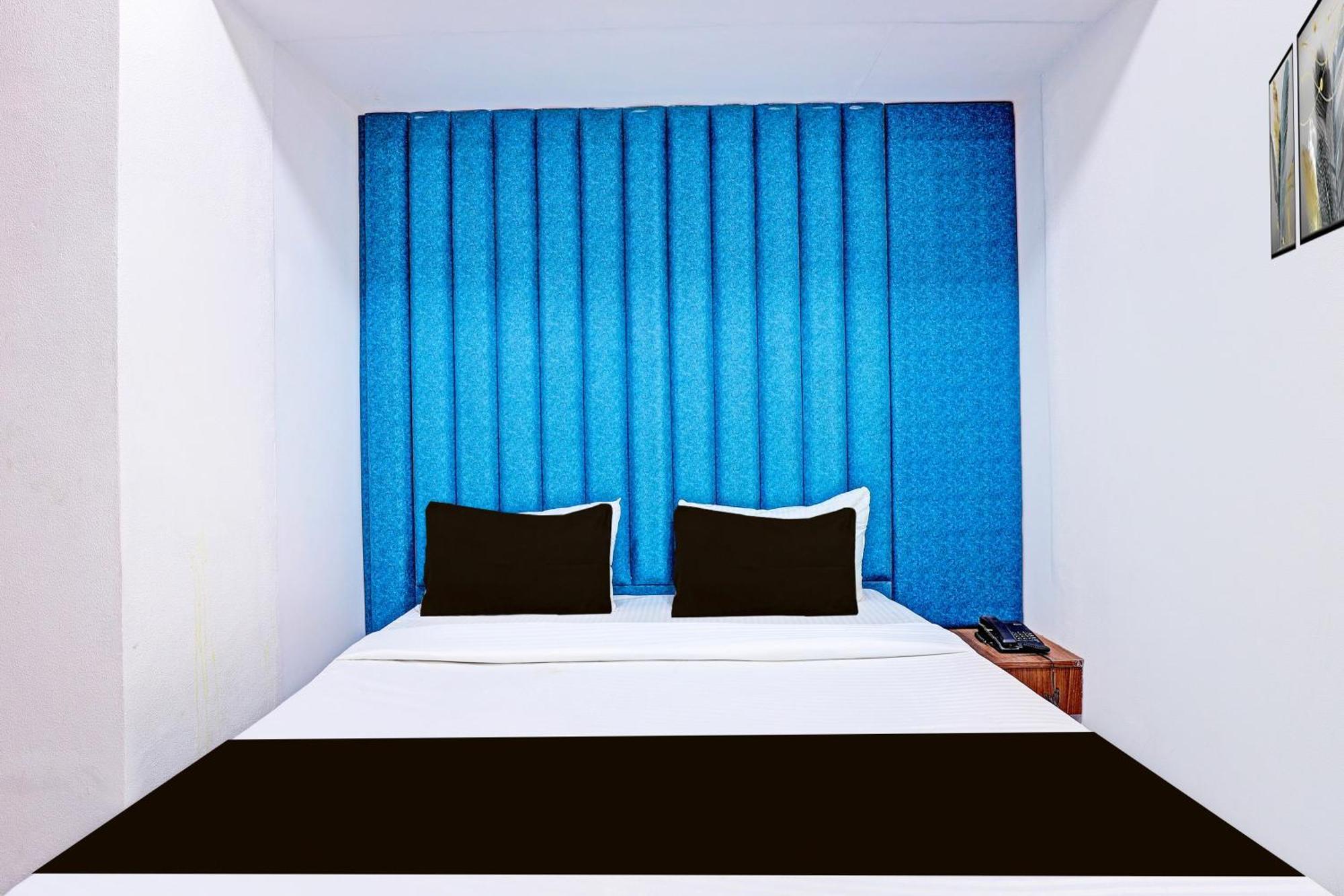Super Hotel O Althan Formerly Hotel Niraant Surat Esterno foto