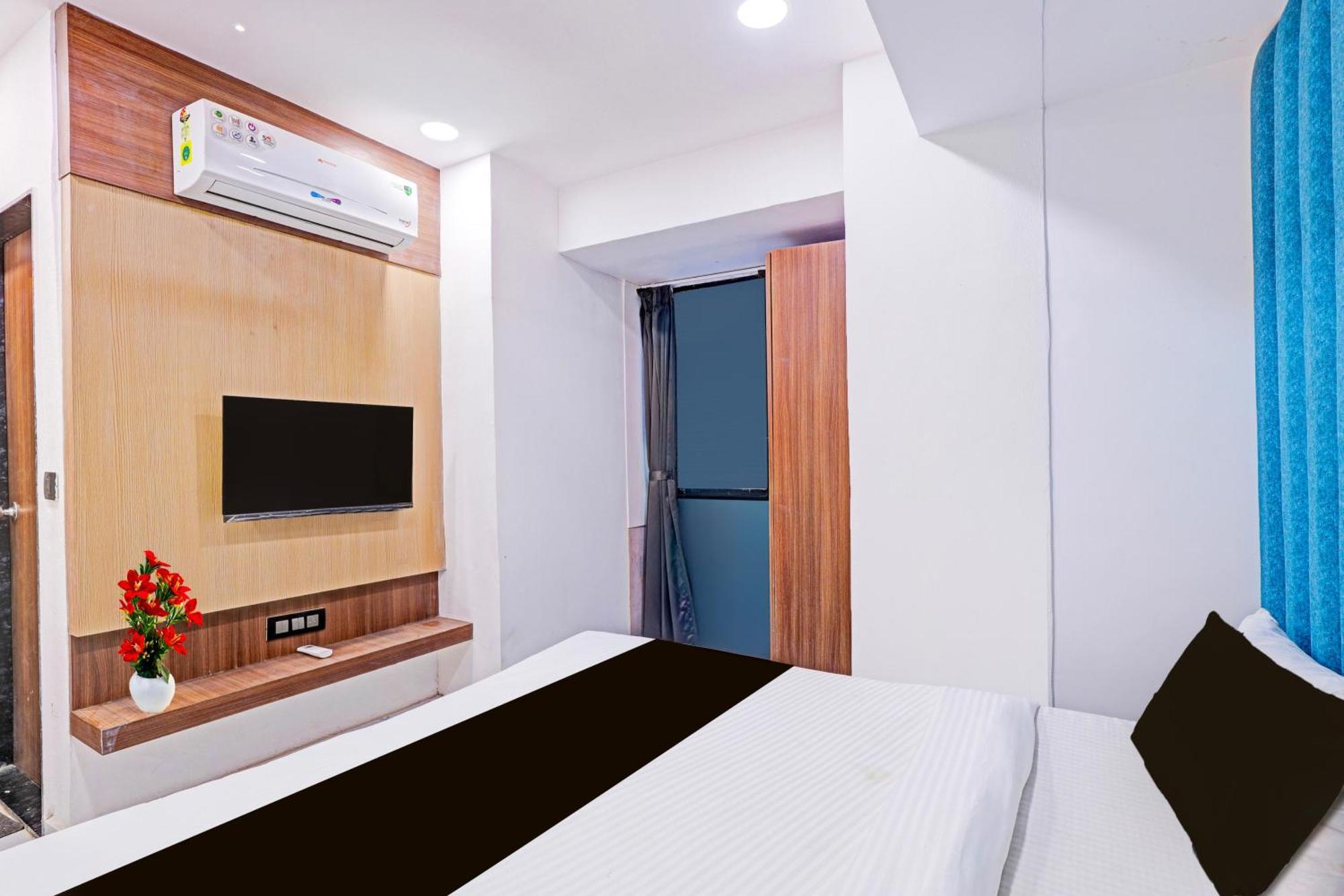 Super Hotel O Althan Formerly Hotel Niraant Surat Esterno foto