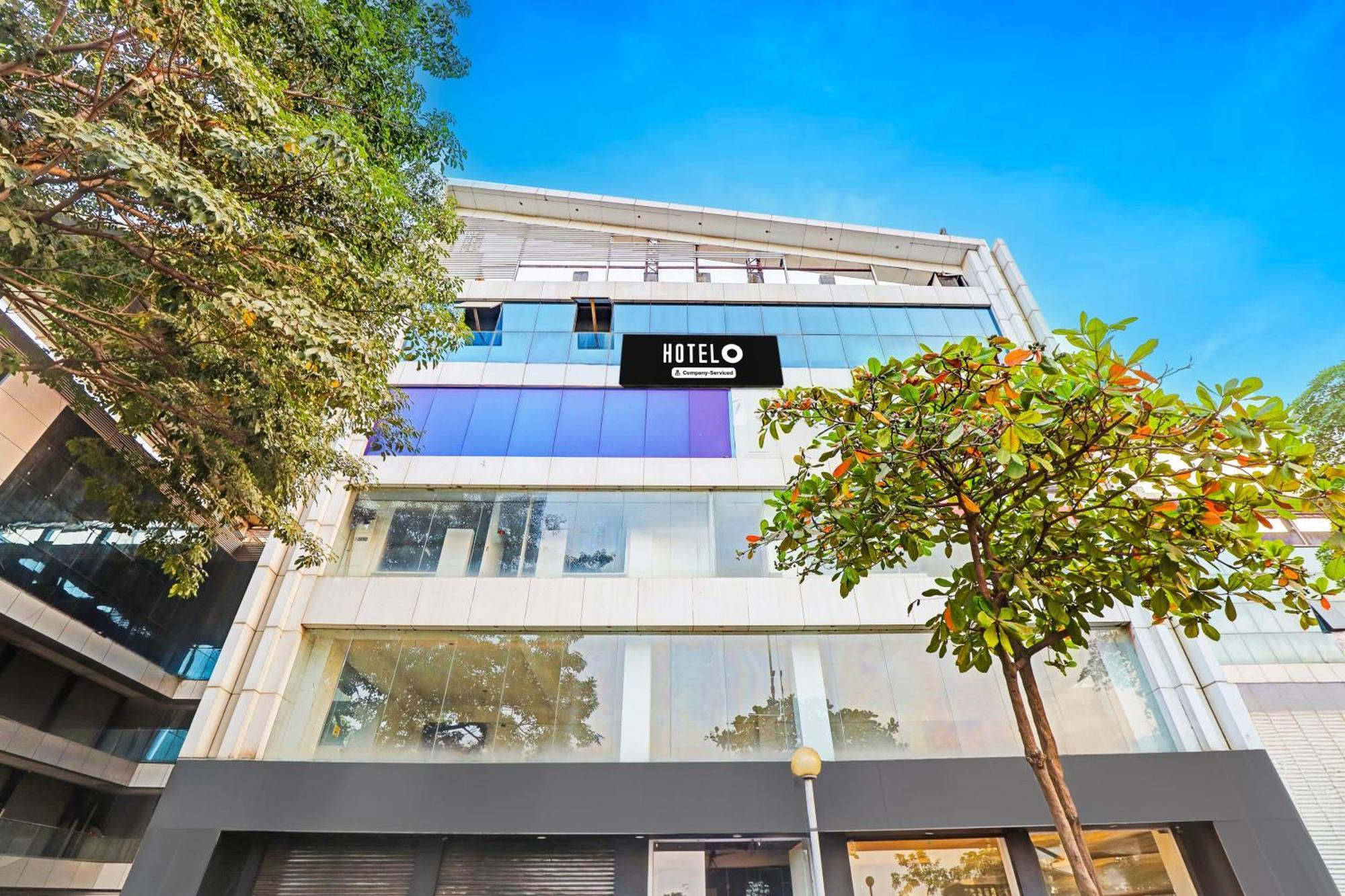 Super Hotel O Althan Formerly Hotel Niraant Surat Esterno foto